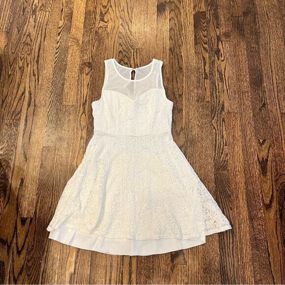Francesca's Collections Dresses & Skirts - Francesca’s White Lace Dress Floral Midi Cottagecore Coquette Women's Small